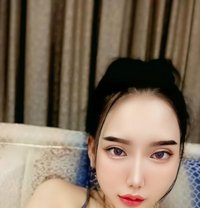 Lilly - puta in Riyadh Photo 8 of 12