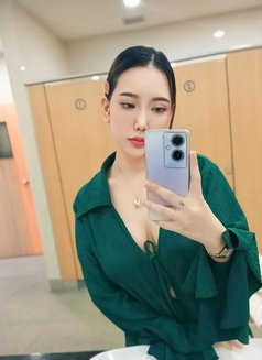 Lilly - puta in Riyadh Photo 12 of 12