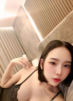 Lilly - puta in Riyadh Photo 9 of 12