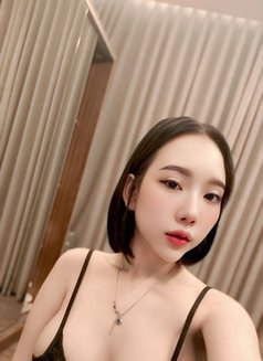 Lilly - puta in Riyadh Photo 10 of 12