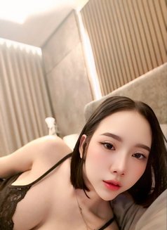 Lilly - puta in Riyadh Photo 12 of 12