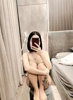 Lilly - puta in Riyadh Photo 15 of 16