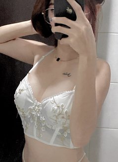 Lilly - escort in Manila Photo 13 of 15