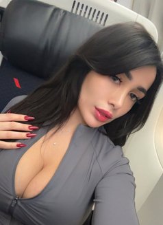 Lilly - puta in Dubai Photo 6 of 28