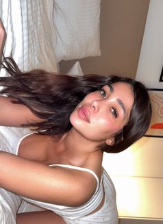 Lilly - puta in Dubai Photo 10 of 28