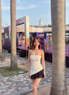 Lilly, Petite & Pretty Face - puta in Singapore Photo 6 of 7