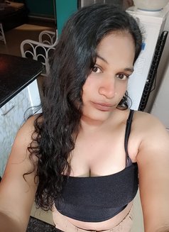Lilly - Transsexual escort in Candolim, Goa Photo 1 of 4