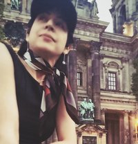 Lilly Paradis - masseuse in Paris
