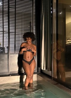 Lilly - escort in Bangkok Photo 4 of 5