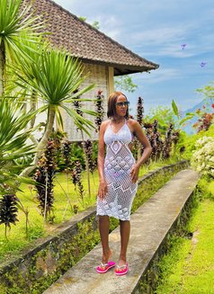 Lilly - escort in Singapore Photo 7 of 7