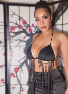 Lilly - puta in Jeddah Photo 4 of 4