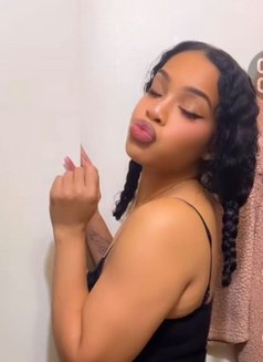 Lilly - puta in Jeddah Photo 6 of 6