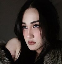 Lilly - Transsexual escort in Riyadh Photo 6 of 12