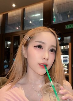 Lillybloosom - Transsexual escort in Jakarta Photo 30 of 30
