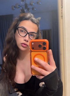 Lilo - Transsexual escort in Beirut Photo 13 of 13