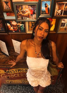 Lilu - escort in Bangkok Photo 5 of 6