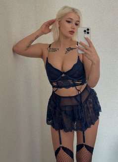 Lilou - puta in Budapest Photo 8 of 11