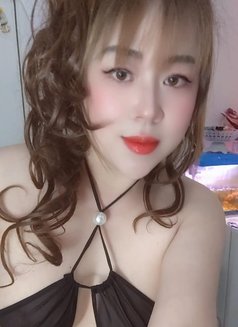 Lily Abu Dhabi message & Sex - puta in Abu Dhabi Photo 7 of 8