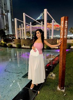Lily - puta in Dubai Photo 6 of 7