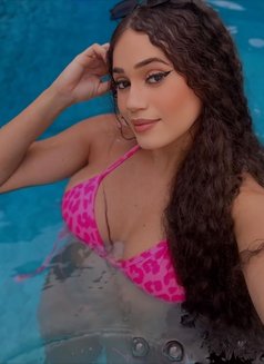 Lily - escort in Muscat Photo 1 of 3