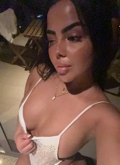 Lily - puta in Dubai Photo 1 of 3