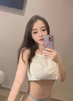 Lily - escort in Guangzhou Photo 5 of 6