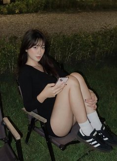 Lily - escort in Beijing Photo 2 of 4