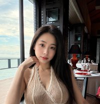 Lily - escort in Shanghai Photo 6 of 7