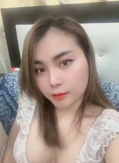 Lily - escort in Doha Photo 2 of 14