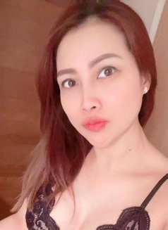 Lily - escort in Doha Photo 3 of 14