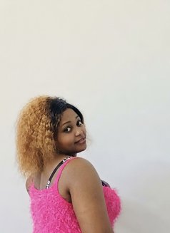 Lily - escort in Jeddah Photo 1 of 4