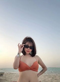 Lily - puta in Abu Dhabi Photo 3 of 13