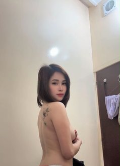 Lily - escort in Abu Dhabi Photo 9 of 20
