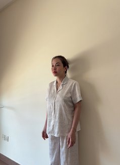 Lily - escort in Singapore Photo 1 of 3