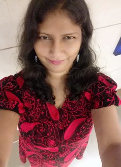 Lily - escort in Mumbai Photo 2 of 3