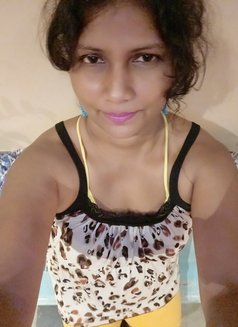 Lily - escort in Mumbai Photo 3 of 3