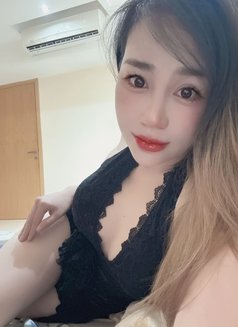 Lily - escort in Muscat Photo 1 of 7