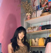 Lily is here text now - Transsexual escort in Guwahati