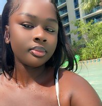 Lily - puta in Dubai