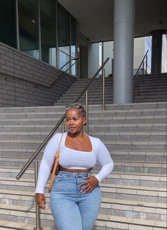 Lily - puta in Nairobi Photo 2 of 2