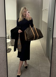Lily Lawson - puta in Seoul Photo 10 of 24