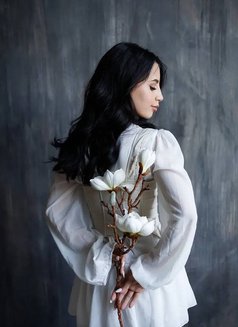 Lily - escort in Dubai Photo 9 of 9