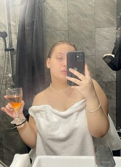 Lily - escort in Dubai Photo 1 of 3