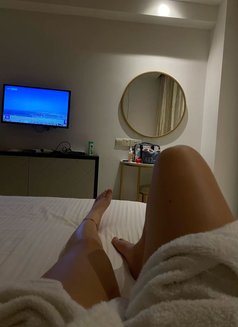 Lily - escort in Dubai Photo 2 of 3
