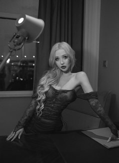 Lily - escort in Hong Kong Photo 6 of 15