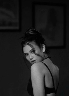 Lily - puta in Pune Photo 1 of 11