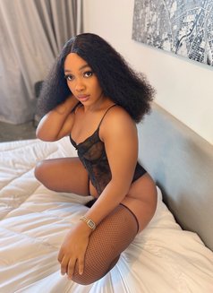Lily - escort in Dubai Photo 4 of 5