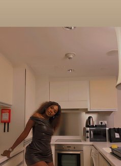 Lily - escort in Dubai Photo 2 of 6