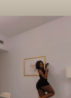 Lily - escort in Dubai Photo 3 of 6