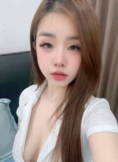 Lily - escort in Doha Photo 1 of 3